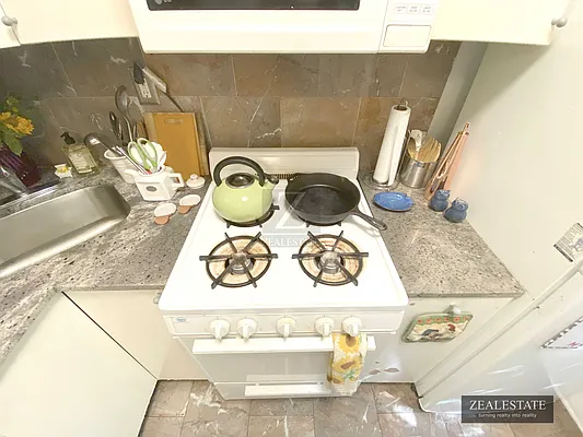 Rented by ZealEstate Group Inc | media 19