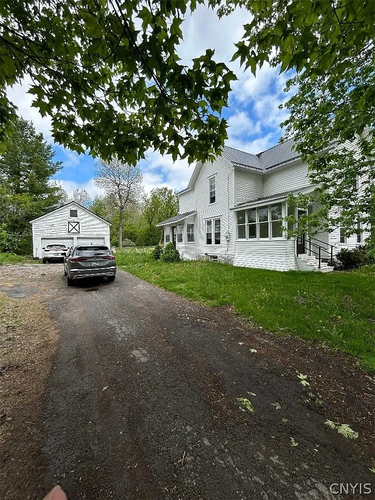 3 bed, 2.5 bath, 1573 sqft, $2,200 — Photo 4