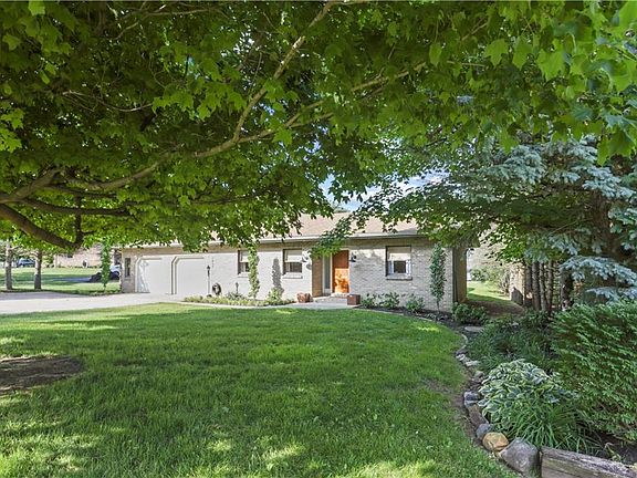 3rd image of 1895 Shoshone Dr
