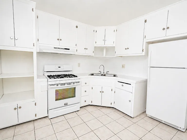 571 E Richland St #K — Photo 2