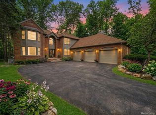 3899 Elder Rd S, West Bloomfield, MI 48324