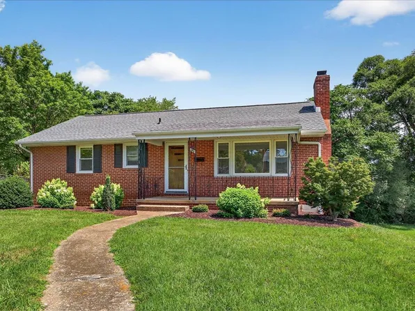 2421 Mount Vernon St, Waynesboro, VA 22980