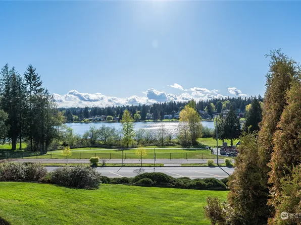 23507 Lakeview Drive #B202, Mountlake Terrace, WA 98043