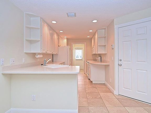 5th image of 1573 Napoli Dr