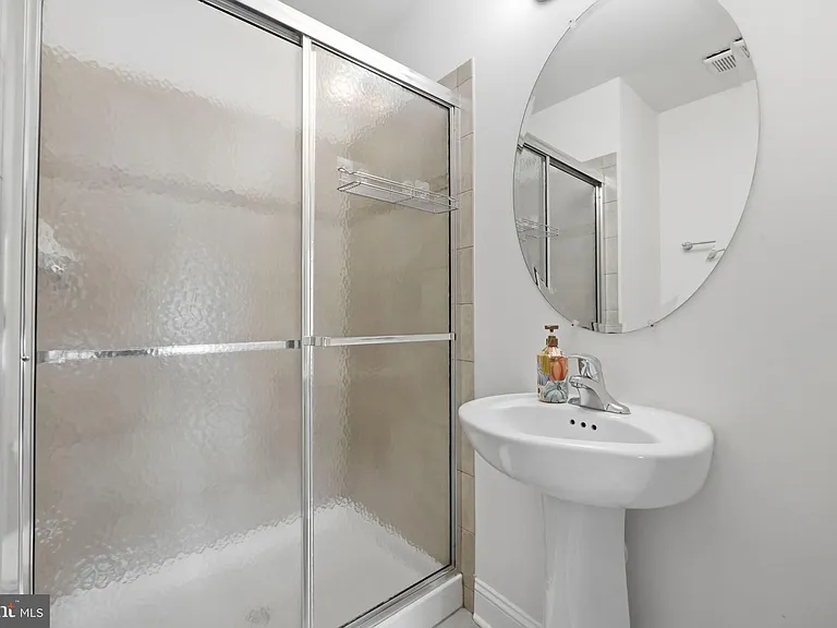 820 Ryan St — Photo 24