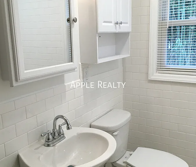 824 Green St #A — Photo 6