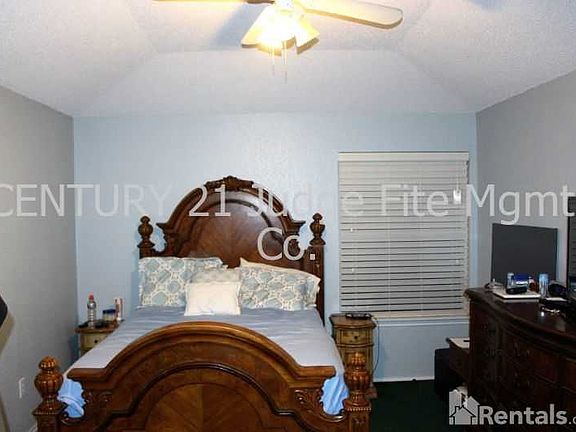 5th image of 500 Hollyberry Dr