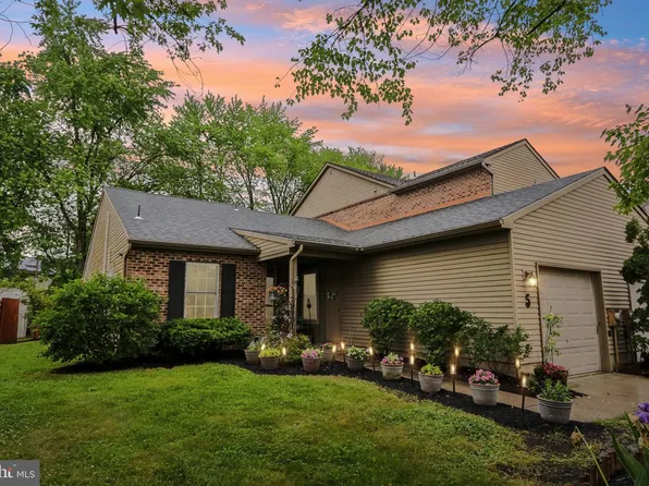 5 E Oleander Dr, Mount Laurel, NJ 08054