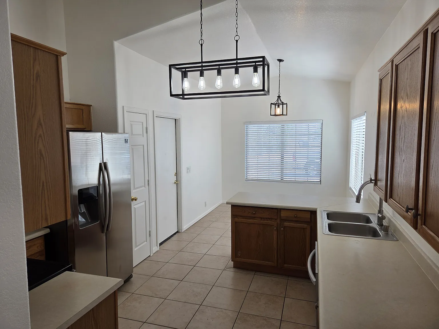 3 bed, 1310 sqft, $2,150 — Photo 2