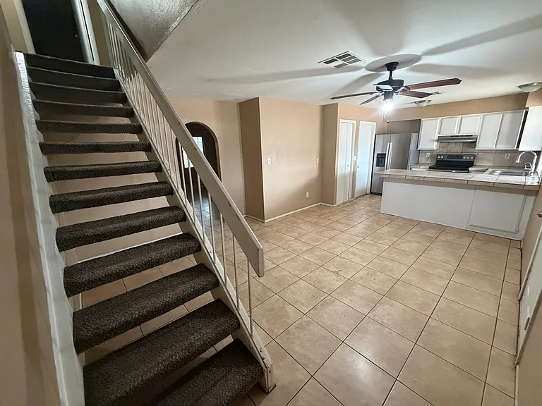 7979 W Devonshire Ave — Photo 7