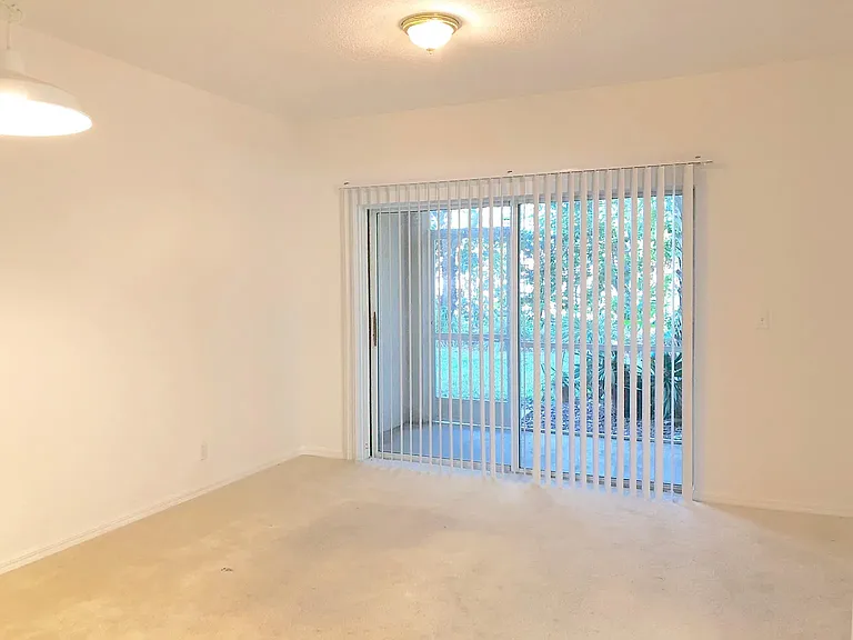 8073 Pacific Beach Dr — Photo 5