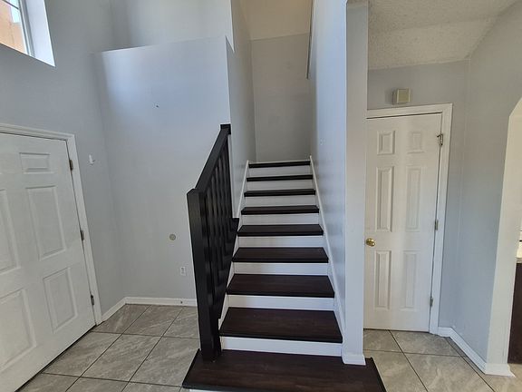 5th image of 712 Parrot Ct