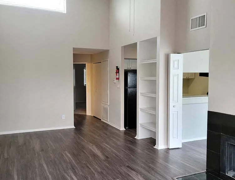 Augusta Court Apartments — Photo 48