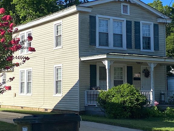 3rd image of 215 Washington St