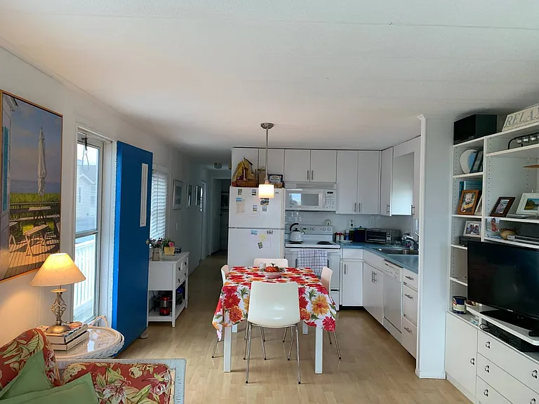 100 Deforest Rd #12 — Photo 7
