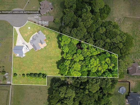 2nd image of 4568 Grovewood Ct