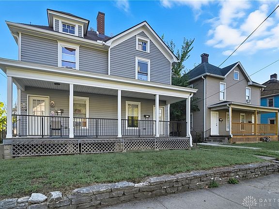 3rd image of 211 Young St