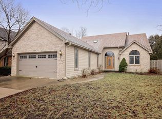 302 Belle Ct, Grayslake, IL 60030