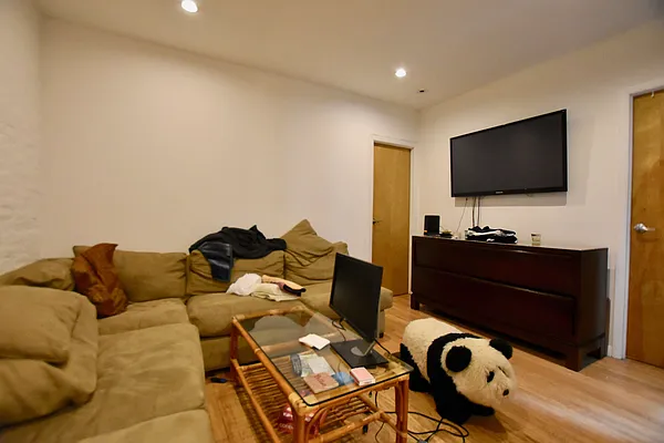 Rented by Bold New York | media 20