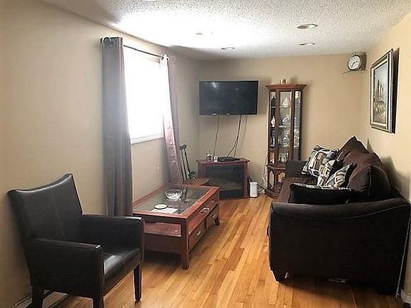 5th image of 9-11 Dungeon Ave