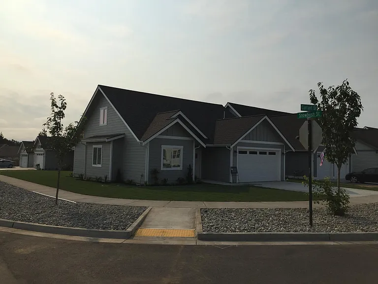 2132 Currant St — Photo 2