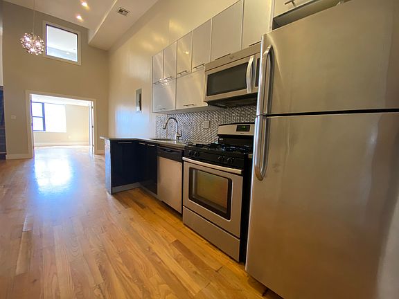 3rd image of 323 Melrose St #3LL