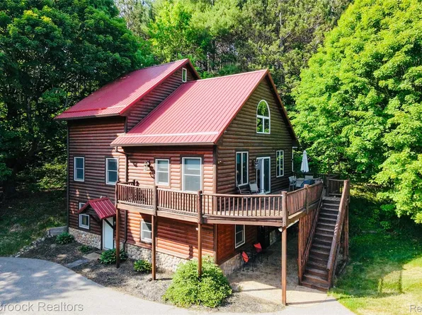 11748 Cedar Run Rd, Traverse City, MI 49684
