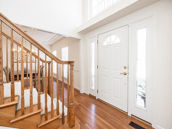 5th image of 1043 Thornbury Pl