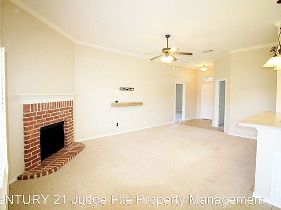 2nd image of 305 Glenview Dr