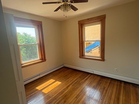 4th image of 220 Magnolia St Floor 2