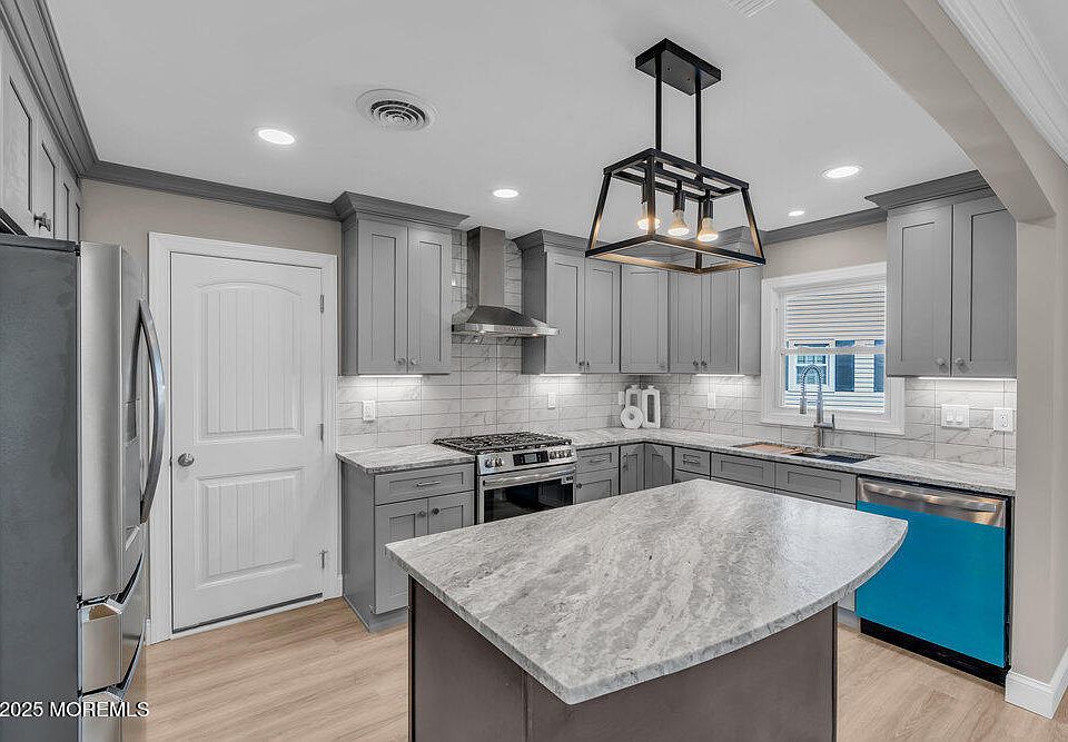1st image of 33 Brookfield Court