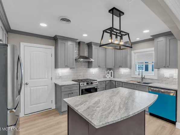 33 Brookfield Court, Toms River, NJ 08757