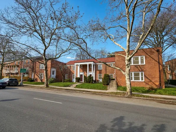 144-37 Grand Central Parkway image 1 of 15