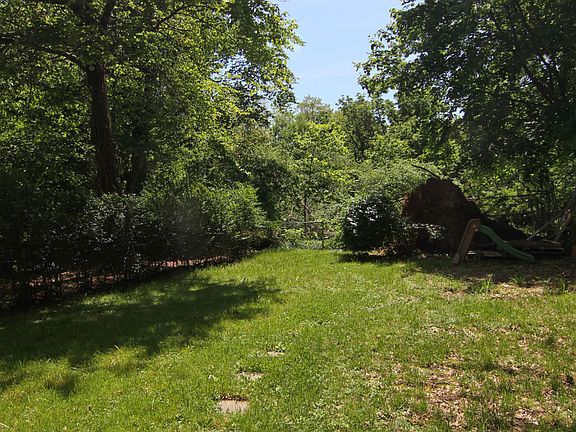 2nd image of 7740 Woodbine Ave
