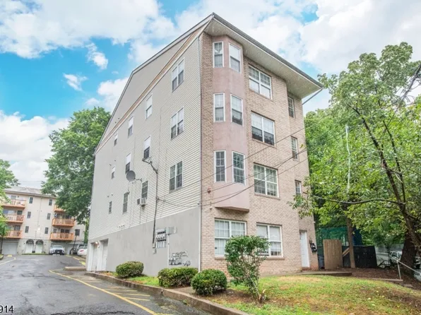 23 Parkway Dr, East Orange City, NJ 07017