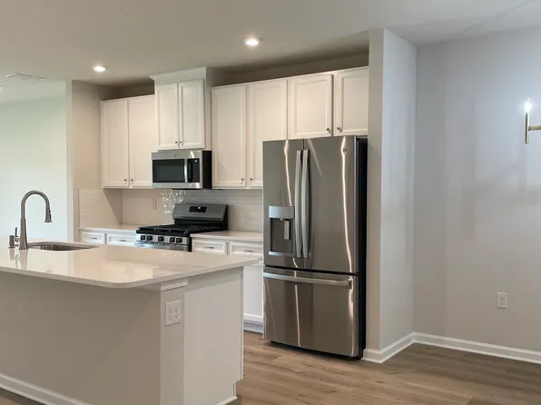 1215 Turtle Island Rd, Lady Lake, FL 32159