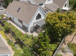 8 Beekeeper Trl, Swannanoa, NC 28778