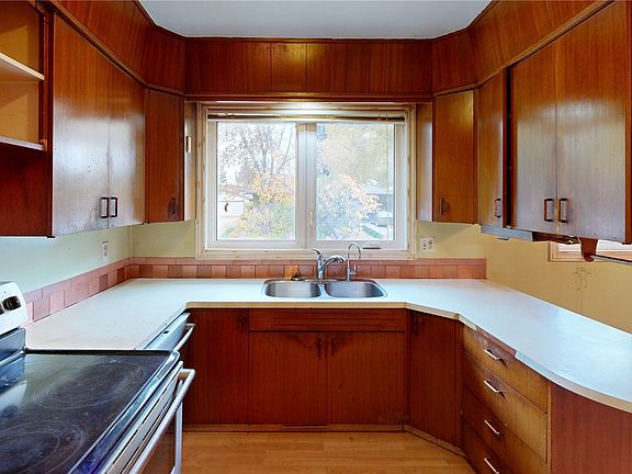 4th image of 2943 Lacon Street