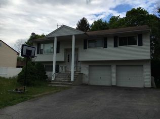 4 Jay Rd, Poughkeepsie, NY 12603