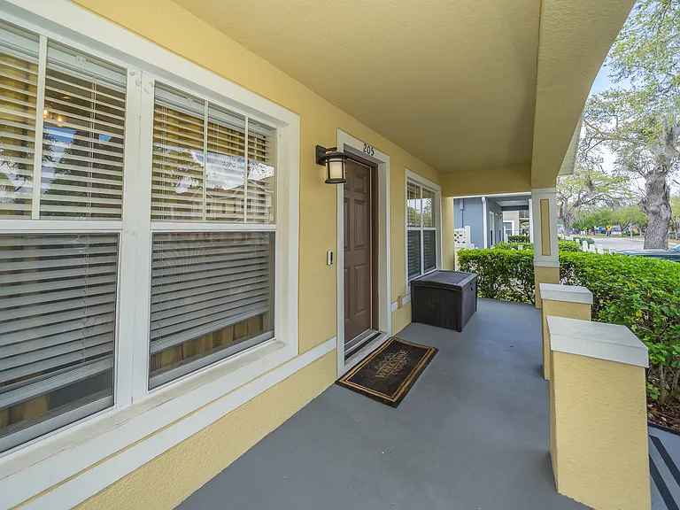 205 E Kirby St — Photo 27