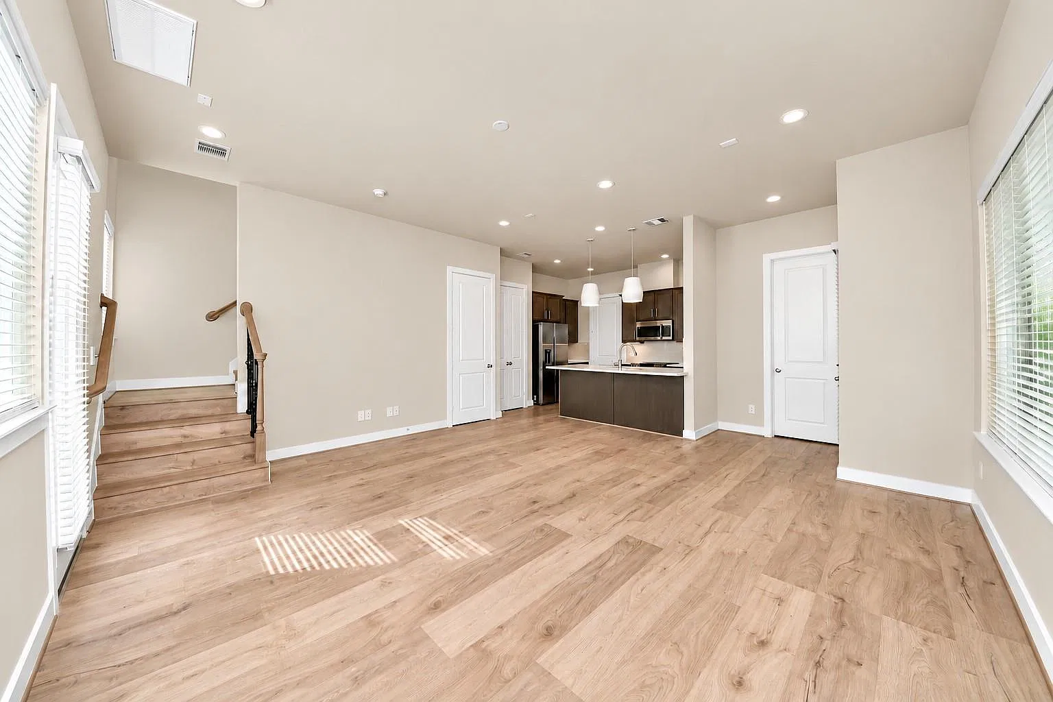 3 bed, 2.5 bath, 1620 sqft, $2,195 — Photo 4