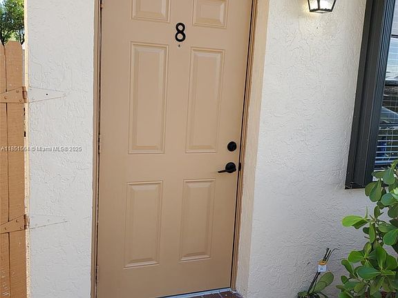 4th image of 408 NE 18th Ave APT 8