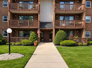 3710 W 215th St #303, Matteson, IL 60443