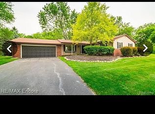 8300 Holcomb Rd, Clarkston, MI 48348