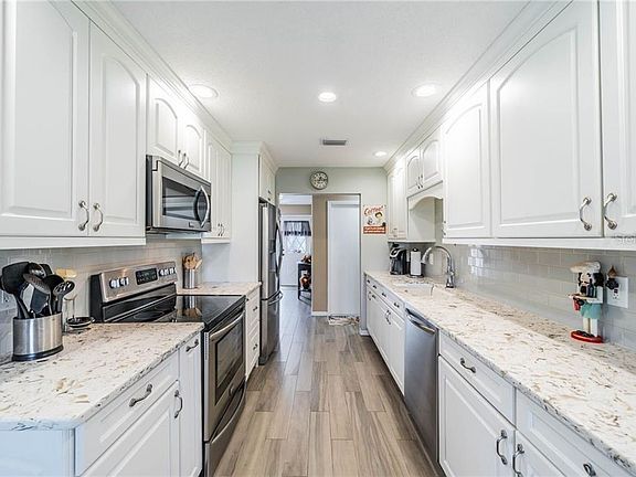 4th image of 1609 Woodmar Dr