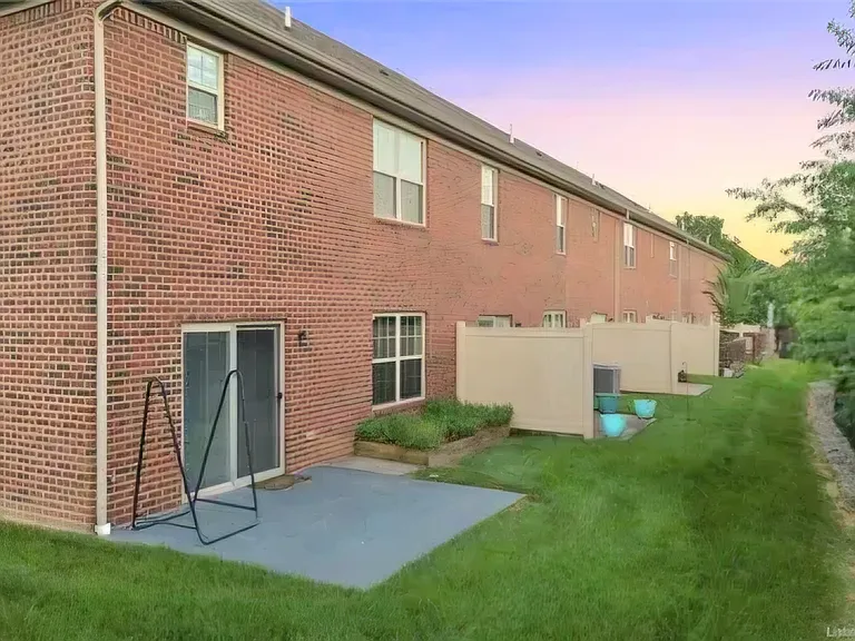 611 Knob Hill Rd — Photo 17