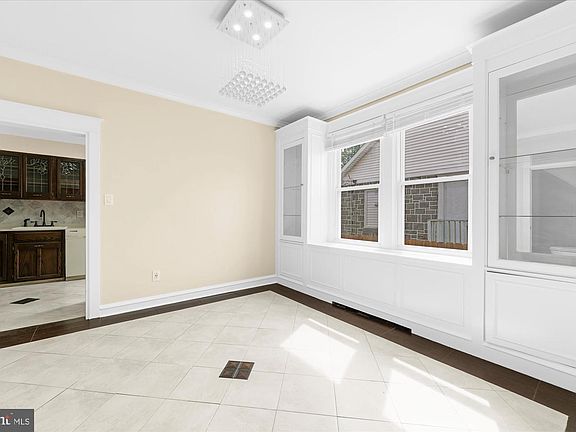 5th image of 2243 Afton St