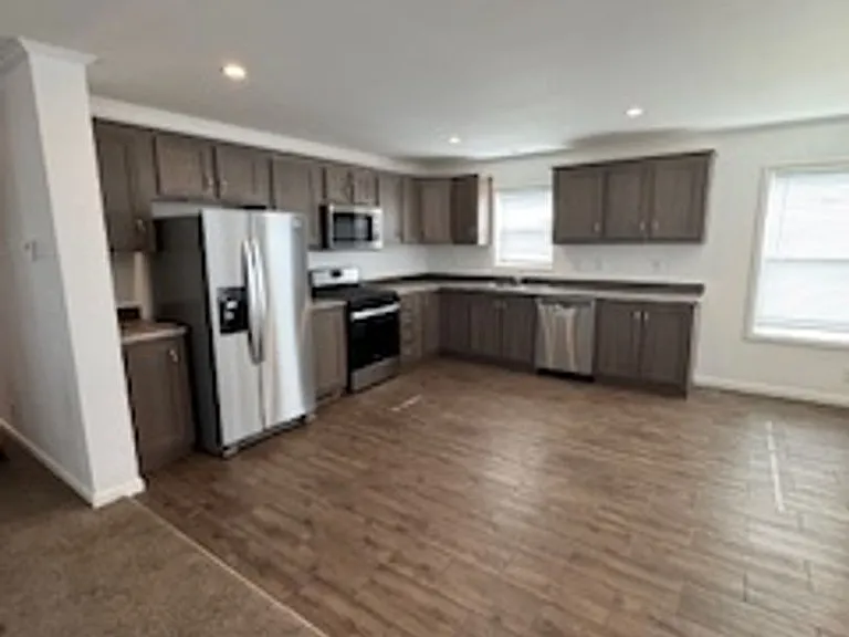 204 Onandaga Ave — Photo 4