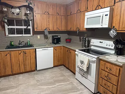 329 SW Fielding Way — Photo 16