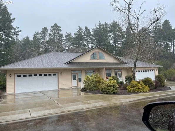 1011 10th St, Florence, OR 97439